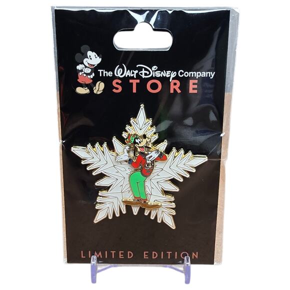 Disney Store Limited Edition Goofy Snowflake Pin - NEW
